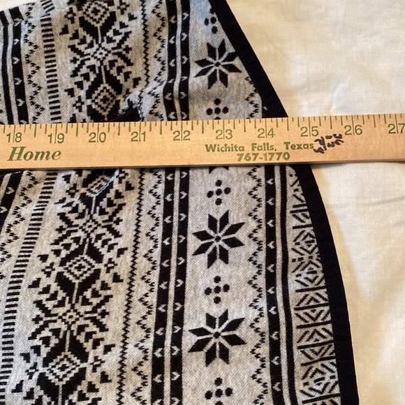 Talbots M blk/grey top.  It will fit a large, but tighter. - Picture 8 of 11